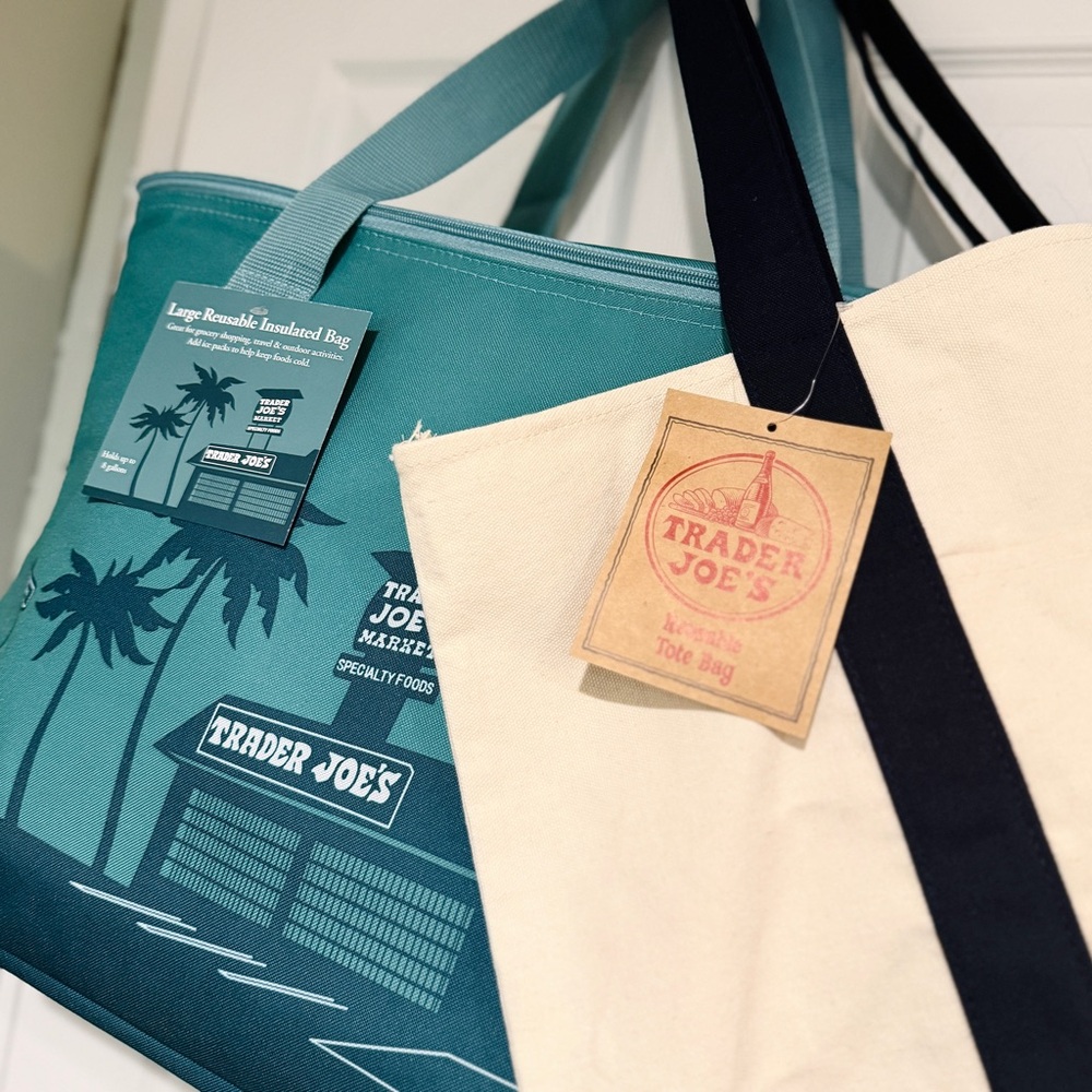 Trader Joe’s Cooler Bag & Reusable Tote Bundle - Picture 4 of 6